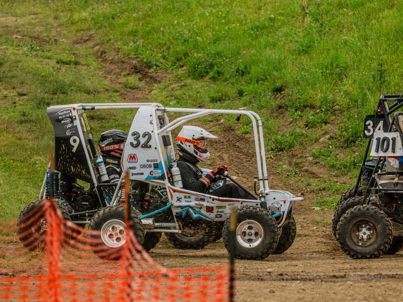 Baja car number 32 racing alongside other cars on the endurance course